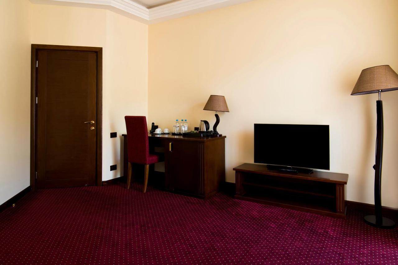 Elegant Hotel & Resort Tsachkadzor Buitenkant foto